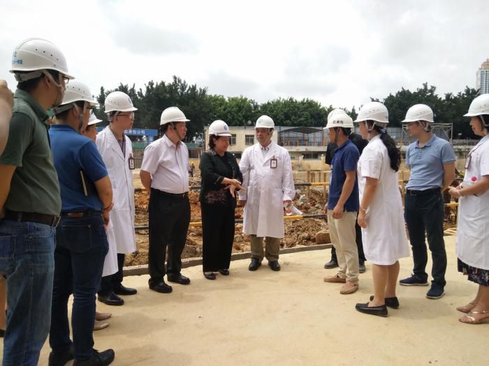 3.视察现场；苹莘 摄700.jpg