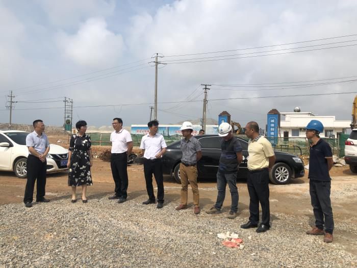 3视察项目现场。卢丽君 摄700.JPG