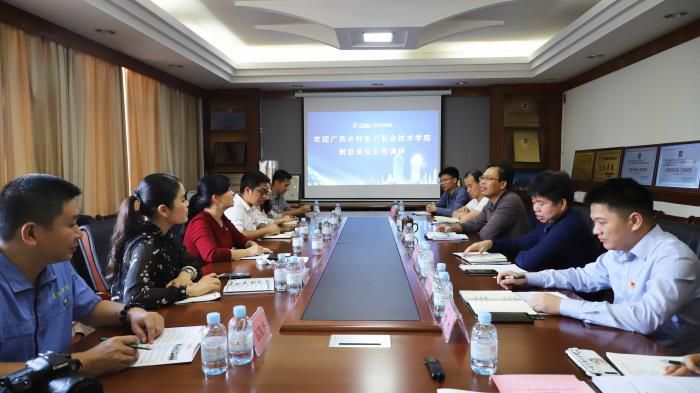 1.2座谈会现场。李立云 摄700.JPG