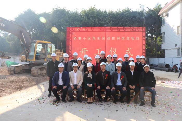 3.2典礼后合影。 杨俊峰 摄700.jpg