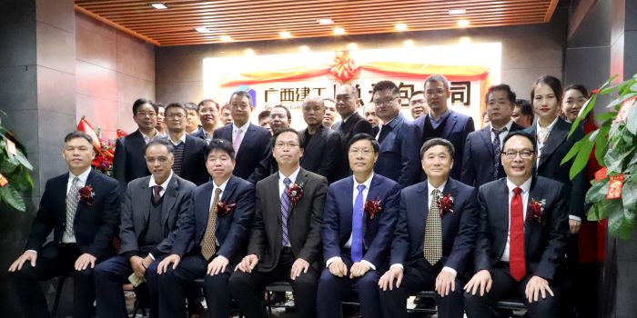 公司在家辅导与各单元代表合影留想。王威海 摄.jpg