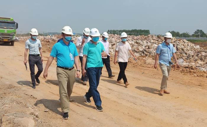 7.1查抄现场。陈其毅 摄700.jpg