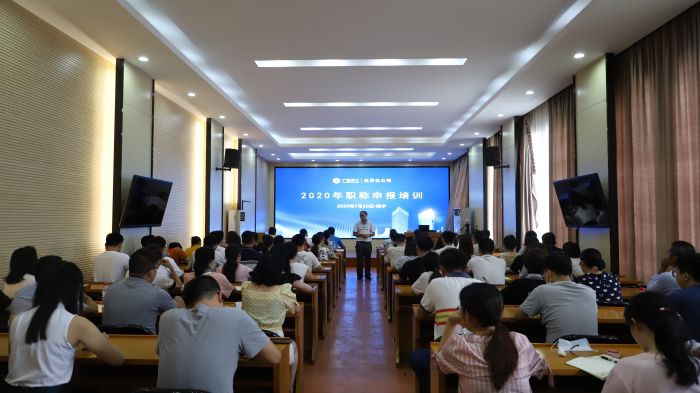 猎旖均讲话。李立云 摄.jpg