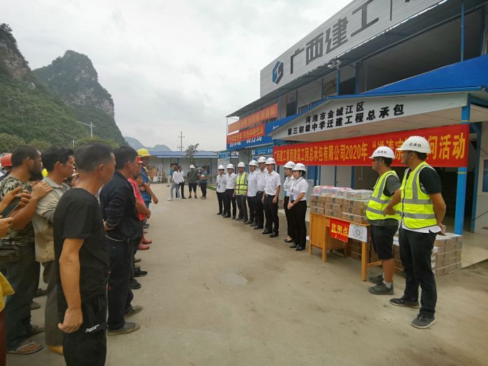 送清冷慰问活动现场。贺勇 摄.jpg