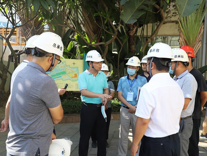 陈祖训询问项目进度。 李立云 摄.JPG