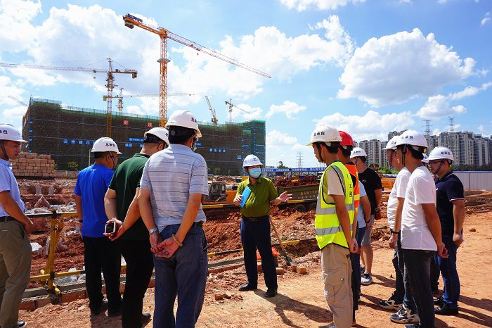 现场领导。谢微旋 摄.JPG