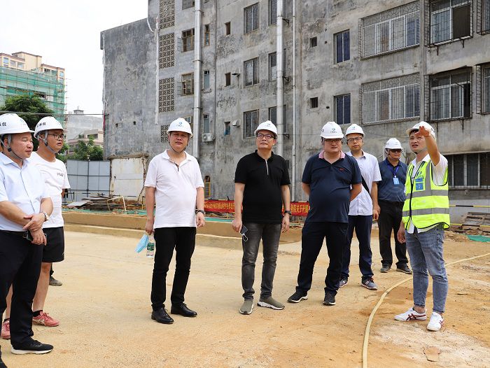 查抄现场。侯健杰 摄.JPG