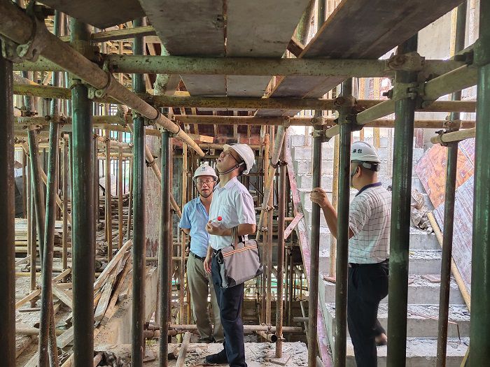 集团查抄组视察项目现场。屈元彪摄.jpg