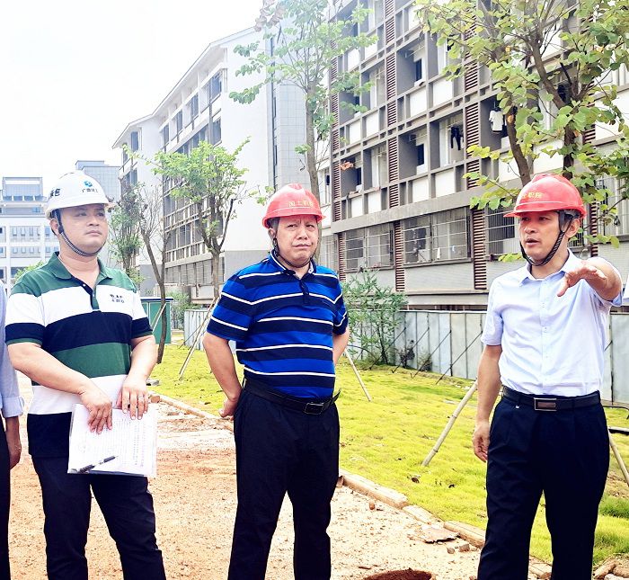 现场调研。廖益  摄.jpg