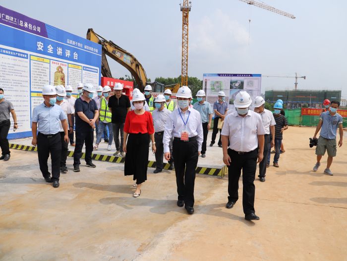 调研现场。侯健杰 摄.jpg