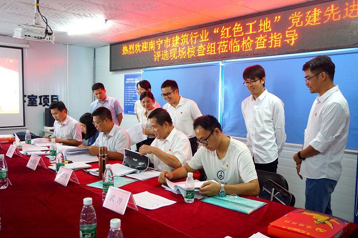 资料查抄。谢微旋 摄.JPG