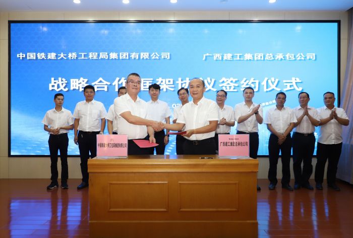 4双方签约。李立云 摄.jpg