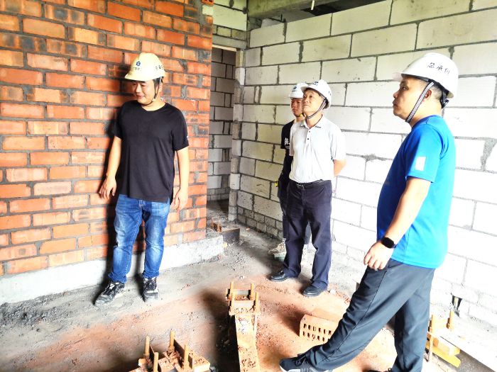 40砌砖查抄。罗成 摄.jpg