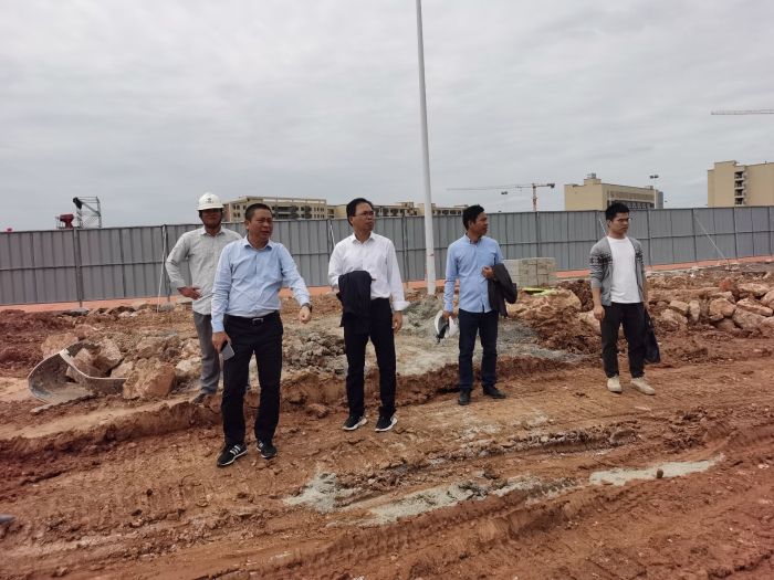 63陈祖训查抄3标段图书馆地下室的土方开挖情况；评锥 摄.jpg