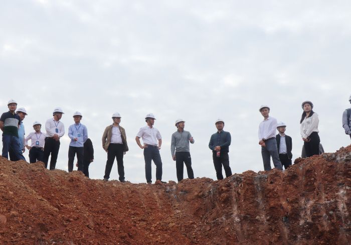 实地调研。 杨俊峰 摄.jpg