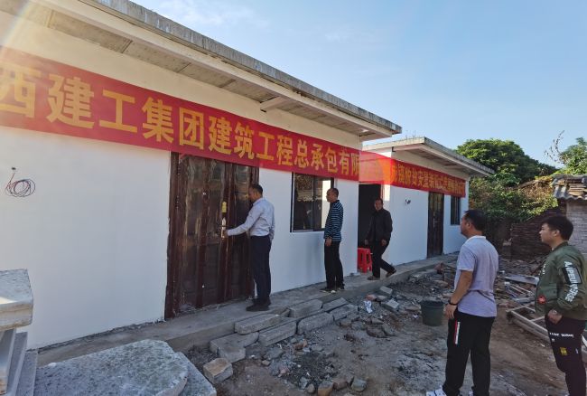 调研组调查现场1。林磊 摄.jpg