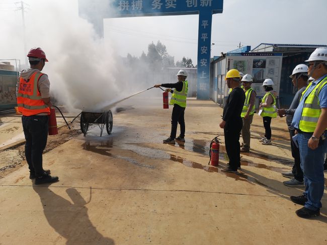 6.1  火警变乱接济演练现场。宁祥江 摄.jpg