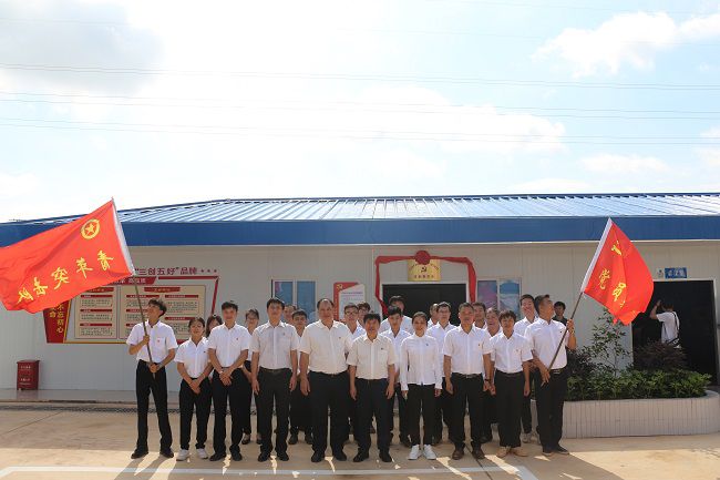 合影留想。张钊林 摄（建图）.jpg