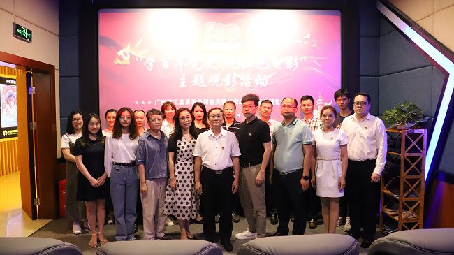 观影留影。杨钰 摄（建图）.jpg