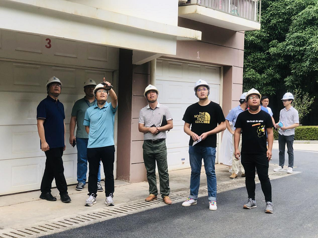 查抄现场。陈晓赟 摄（建图）.png