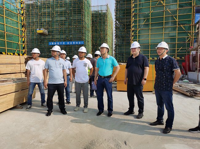 查抄现场。梁文烽 摄（建图） (2).jpg