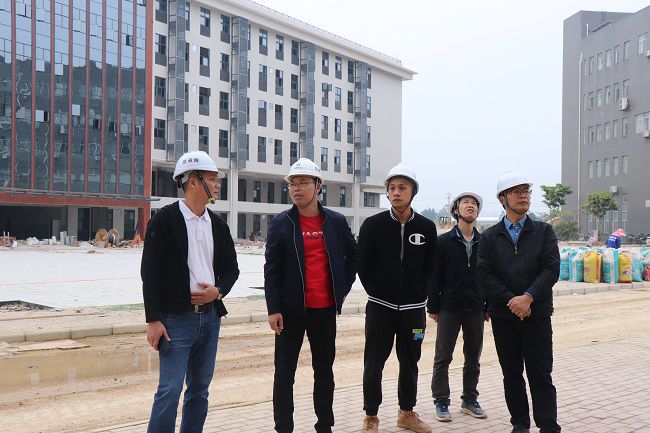 陈祖训到交院项目查抄领导。 周煜川 摄（建图）.jpg