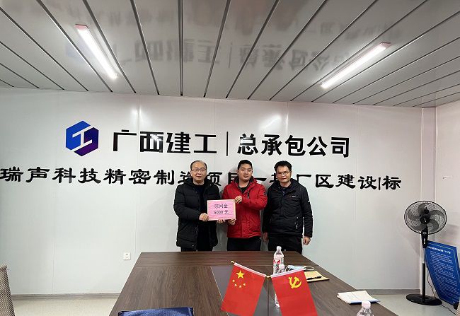 发放慰问金。廖之锭 摄（建图）.jpg