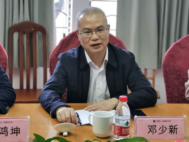 邓少新在三分公司调研。梁红玉 摄（建图）.jpg