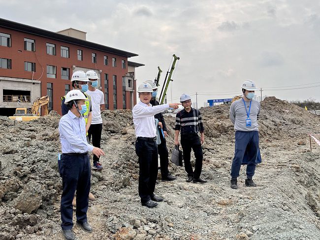 施工现场。卢丽君 摄（原图）0.jpg