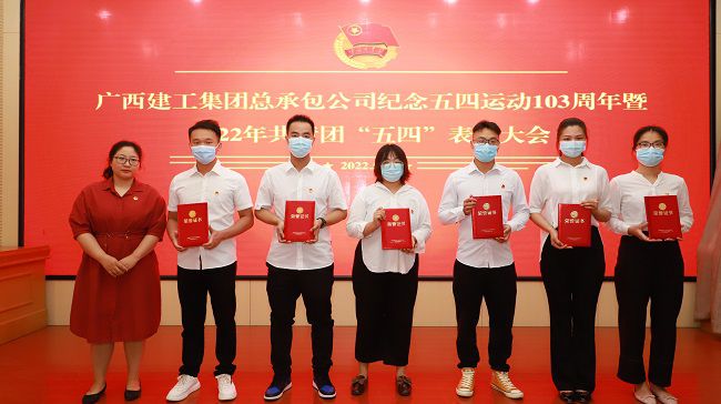 赞美优良团员。李立云 摄（建图）.jpg