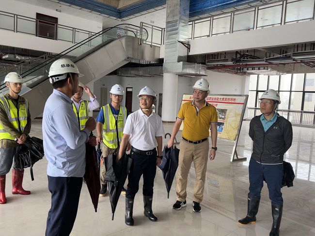 邓少新带队到广西工商职业技术学院项目查抄。卢丽君 摄（建图）.jpg