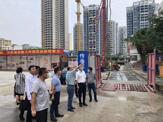 查抄施工现场。龚媚媚 摄（建图）.jpg