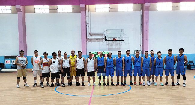 合影留想。陆勤 摄（建图）.jpg