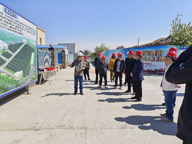 听取项目汇报。关惠琳 摄（建图）0.jpg