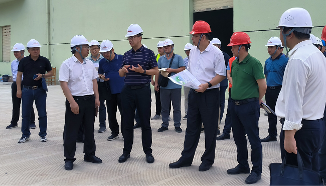 视察项目现场。谢家宝 摄（建图）.png