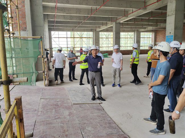 曾劲松做解说和要求；票ι 摄（建图）.jpg