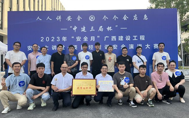 参赛选手及啦啦队合影；畦￡ 摄（建图）.jpg