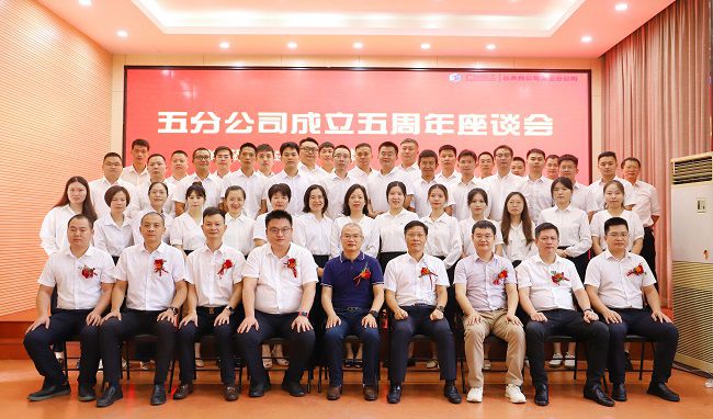 合影。杨钰 摄（建图）.jpg