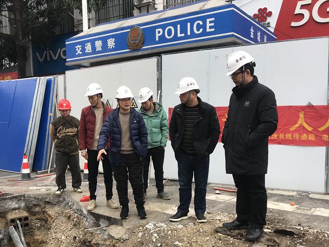 项目查抄现场。李挺 摄（建图）.jpg