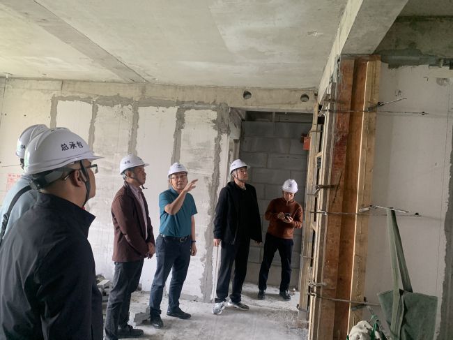 现场领导。罗庆博 摄（建图）.jpg