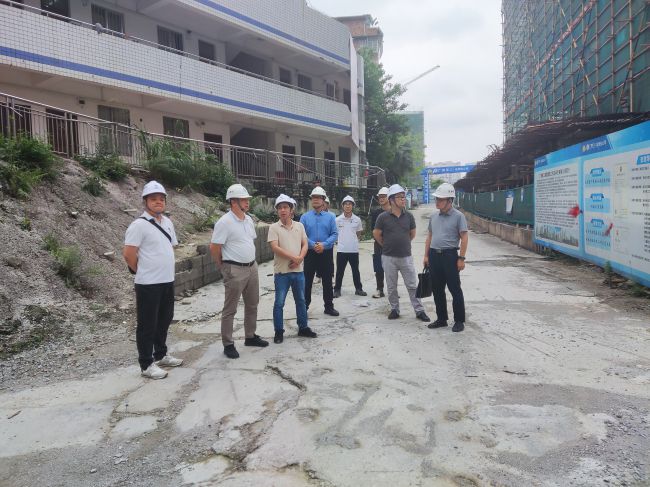 现场领导。邓伟民 摄（建图）.jpg